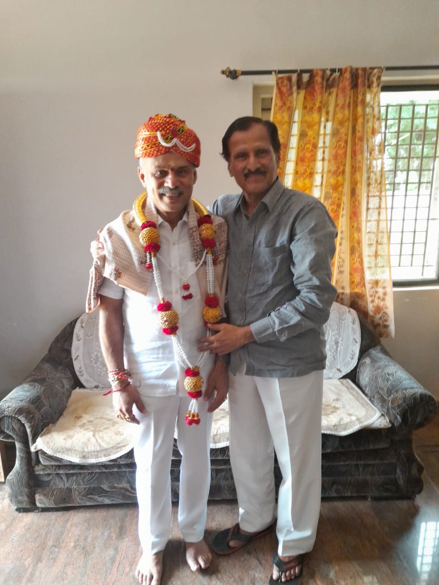 bsureshgowda1's tweet image. ಮಾನ್ಯ ಮಾಜಿ ಸಂಸದರು ಆತ್ಮೀಯರಾದ , ಶ್ರೀ ಮುದ್ದ ಹನುಮೇಗೌಡ ರವರನ್ನು ಇಂದು ಅವರ ನಿವಾಸದಲ್ಲಿ ಸೌಜನ್ಯಯುತವಾಗಿ ಭೇಟಿಯಾಗಿ ಮಾತುಕತೆ ನಡೆಸಲಾಯಿತು.
Muddahanumegowda SP 

 #TeamBSG #TumkurRural #Shakthisoudha #BSG