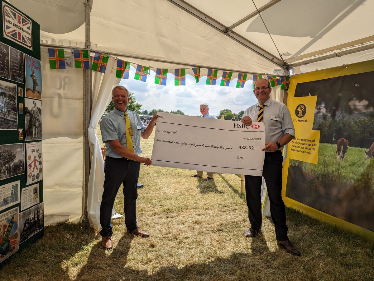 ⁦@lincsshow⁩ with ⁦@NFUtweets⁩ Deputy President ⁦@ProagriLtd⁩ presenting cheques raised from the County Clay shoot to ⁦@Lincsruralhelp⁩ and ⁦@ForageAid⁩ huge thank you to our sponsors looking forward to next year already!