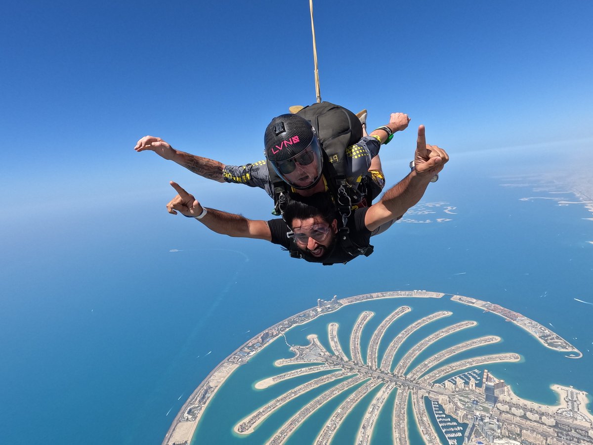 Henil3133's tweet photo. Memories for a Lifetime . The rush of emotions, the breath-taking sights, and the sense of accomplishment will forever be etched in my heart. Skydiving in Dubai was not just an adventure but a transformative experience that pushed my limits and made me feel alive. #DubaiSkydiving https://t.co/JUq3IR2V8W