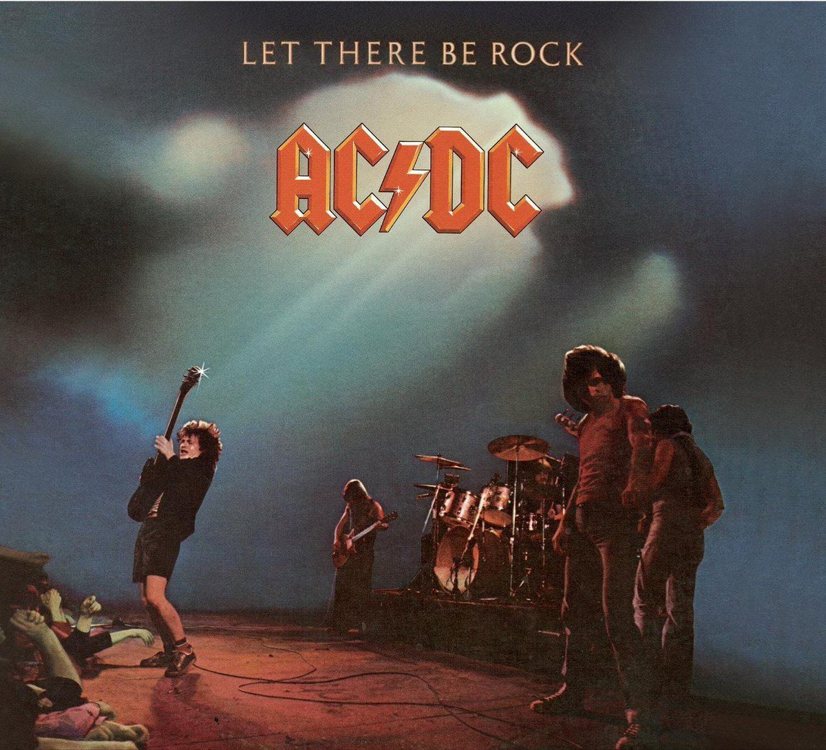 RockFM_ES's tweet photo. Hoy, en 1977, ⚡ @acdc ⚡ compartían con el mundo algo tan necesario como su 4º -y potente- álbum de estudio, 'Let There Be Rock' . ¡Felices 46! #RockFMérides https://t.co/h5xYkmFLEf