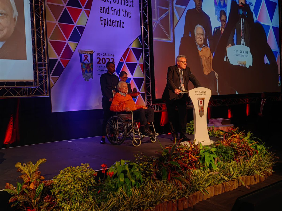 Congratulations to Prof Hoosen Jerry Coovadia for his Lifetime achievement award at #SAAIDS2023. We honour his impactful and life-changing contributions to ending the HIV epidemic, renowned research and for being a powerful force in shaping policy. 👏👏
