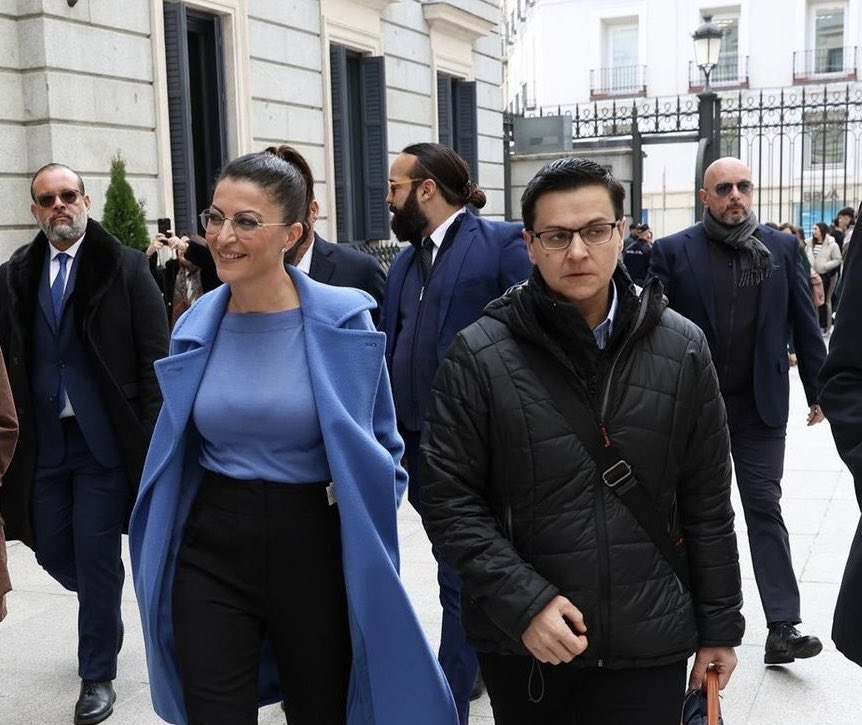Macarena_Olona's tweet photo. Secretaria General de @C_JEspana, @MarisolCam93905. Siempre con la Ley en la mano. Nuestro ADN. https://t.co/t9Ie3SyoUi