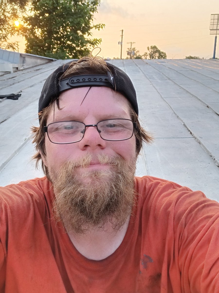 HanshellPaul's tweet photo. Last week, it was a pain in the ass to paint that roof, but we did it https://t.co/c31TN0x6nQ