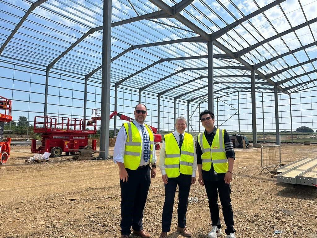 This week the Managing Director and Amita Patel invited Ed and Jamie from Flexitrans to our new warehouse based in Northamptonshire.

We look forward to building a remarkable partnership with you and turning our plans into reality.

#Futureplans