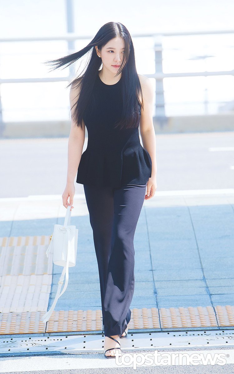 yeri looks (@yerilooks) on Twitter photo 