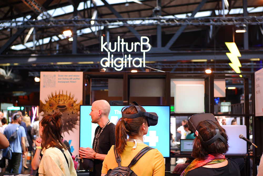 Mistkäfer, VR-Tanzlesson & Senatoren-Besuch. Hier kommt unser Rückblick zur @republica mit vielfältigen Themen rund um #KulturDigital. Welche Impulse habt ihr von der #rp23 mitgenommen? Und habt ihr Tipps für die nächste Konferenz? Antworten per DM/Thread! kultur-b-digital.de/digitale-kultu…