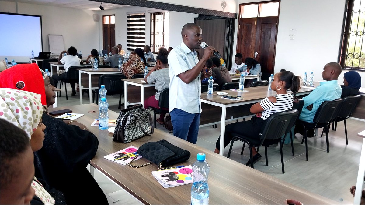 Sensitization meeting with the Fisherfolks of kilifi at Coast Development Authority (CDA) on #EndingNewHIVInfection, #EndingGenderBasedViolence, #EndingTeenagePregancy, Among the communities that rely on the Ocean for livelihoods.
#YouthNaPlan
@nsdcc_kenya
@MadvocateCbo