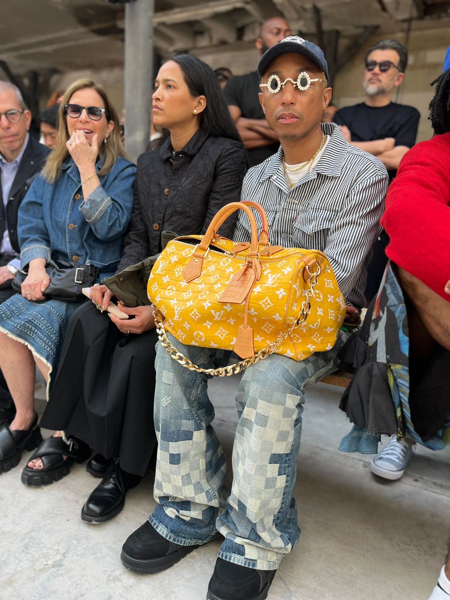 パリコレ】「ジュンヤ ワタナベ」のショー会場でファレル