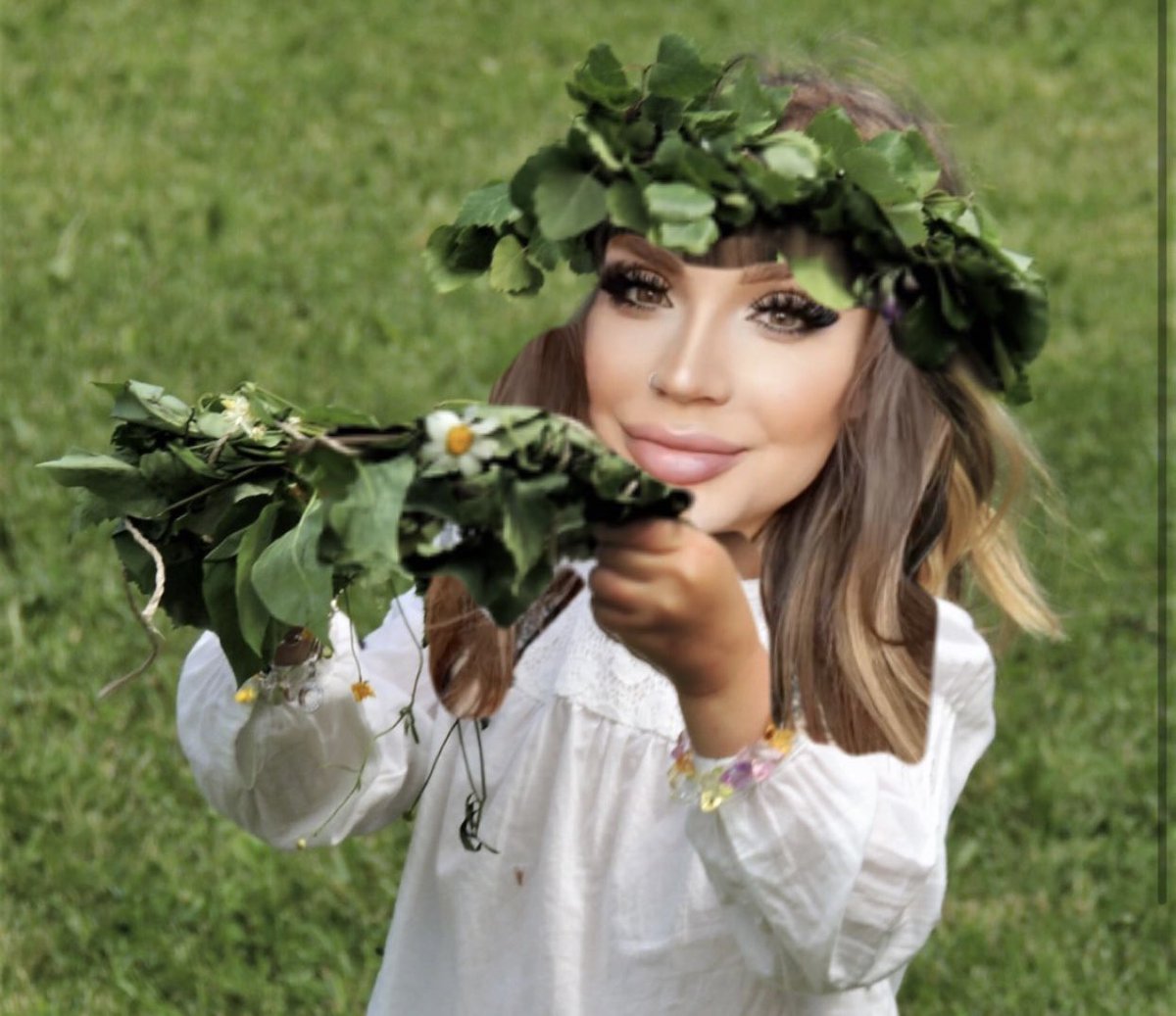 bwootey's tweet photo. With only 15 followers away from reaching 1000 I invite you to midsummer with Bootey. A coupe of hours of making a flower crown, a strawberry cake and just chatting while sipping on some sparkling wine to get in to the festive mood. 
❤️ 11:30am CEST ❤️
https://t.co/jDWt7NKarv https://t.co/IoyXE5lxuu