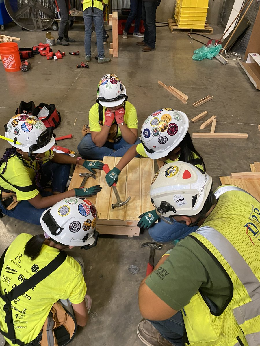 Local1912's tweet photo. First annual dog house build for The Rosendin Foundation was a success, had a great time teaching the youth basic skills of the carpentry trade.
Thank you to the members that participated in this activity.
#TheRosendinFoundation #SWMSRCC #carpenterslocal1912 #JobsWagesBenefits https://t.co/TcGv5l5lMP