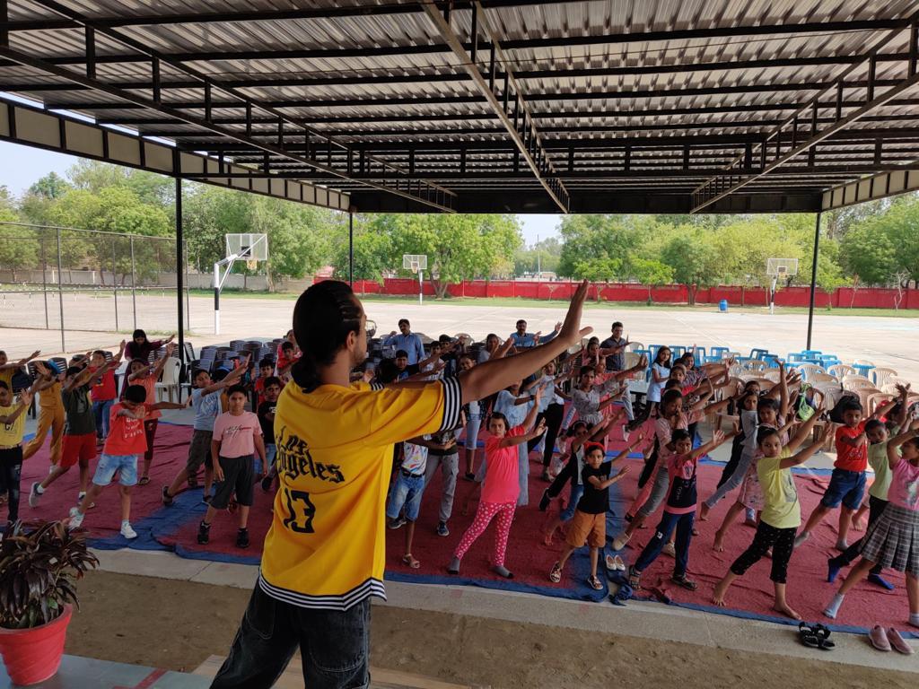 SWComd_IA's tweet image. &quot;You have to grow from the inside out&quot;

@APS_Hisar organized a Children&apos;s Summer Camp - a total of 180 students took part. Children were introduced to a wide spectrum of activities which included empowering skill-building activities and hobby classes.

#DotOnTgtDiv
#AWES
@adgpi