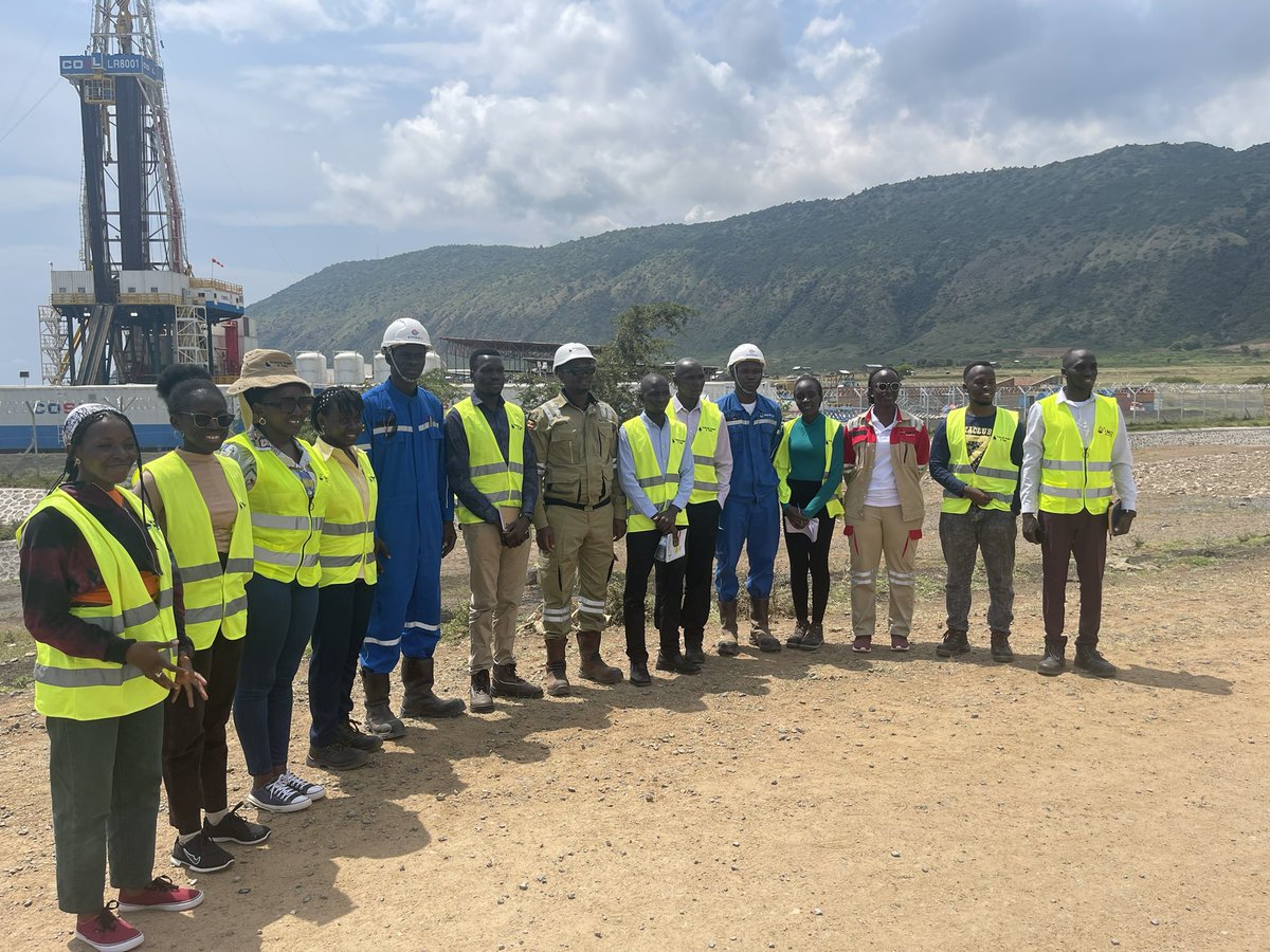 On day 2 of #PAUOilVisit , we visited Kingfisher Development Area, operated by @CNOOCUgandaLtd The KFDA is expected to produce 40,000 barrels of oil per day at peak. The key facilities to be constructed include a CPF, well pads, flowlines, and a lake water abstraction point.