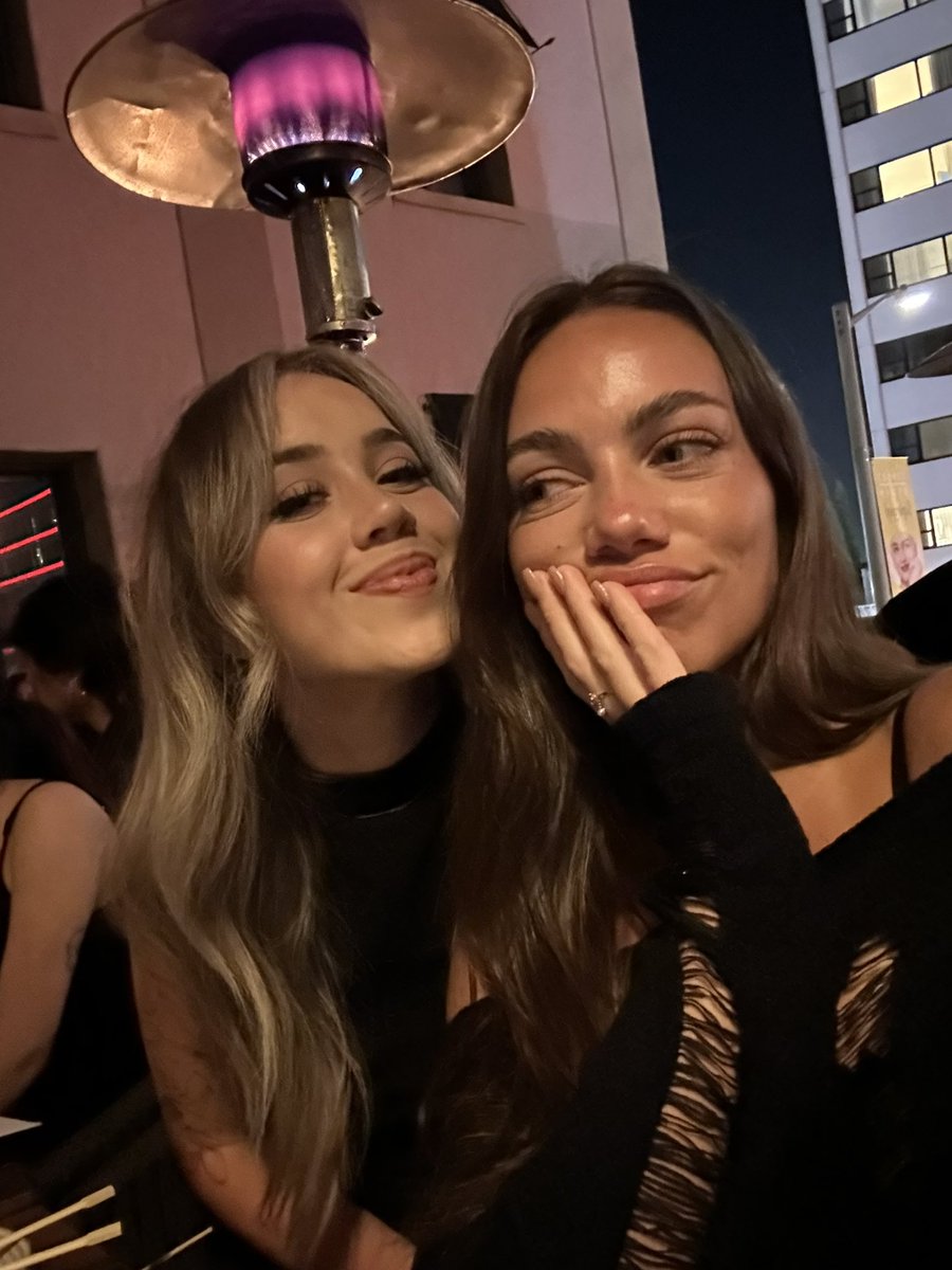 bobbie on Twitter: "Guys, I’m with my girlfriend finally @jyrxse"