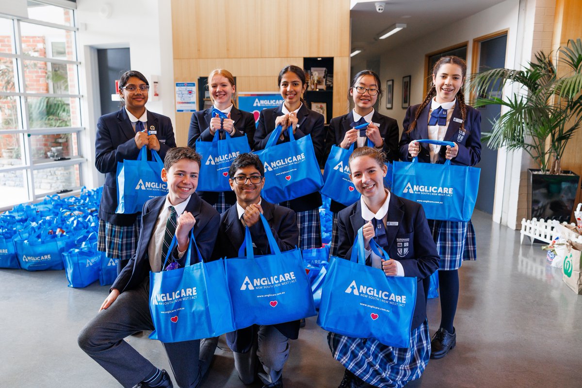 AnglicareACT's tweet photo. Thank you Burgmann Anglican School! 💙 Today their students donated thousands of food items they collected for our Anglicare Pantry Appeal! These donations will make a real difference to our emergency food relief services &amp; Canberra families in need. Thank you 💙 https://t.co/IziM2ohgp2
