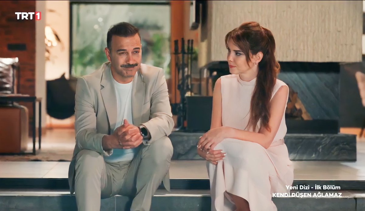 SelenS_TT's tweet photo. Günaydın #KendiDüşenAğlamaz Ailesi 

Hala bizi takip etmediniz?

#SelenSoyder #HakanYılmaz https://t.co/p9uCw0Ya93