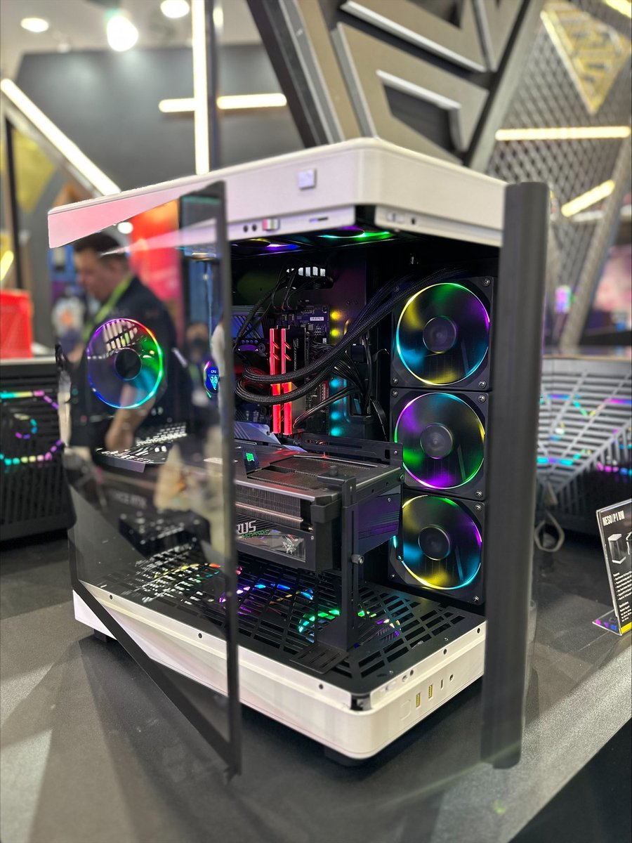 ❄️Keep it cool and making it cool comes hand in hand! Giving you extensible side intake🥶airflow with dual hinged door case design.

✔️Make NESO P1 your choice of case for your main gaming pc!

Check it out here 👉🏽 gamdias.com/en/component/c…