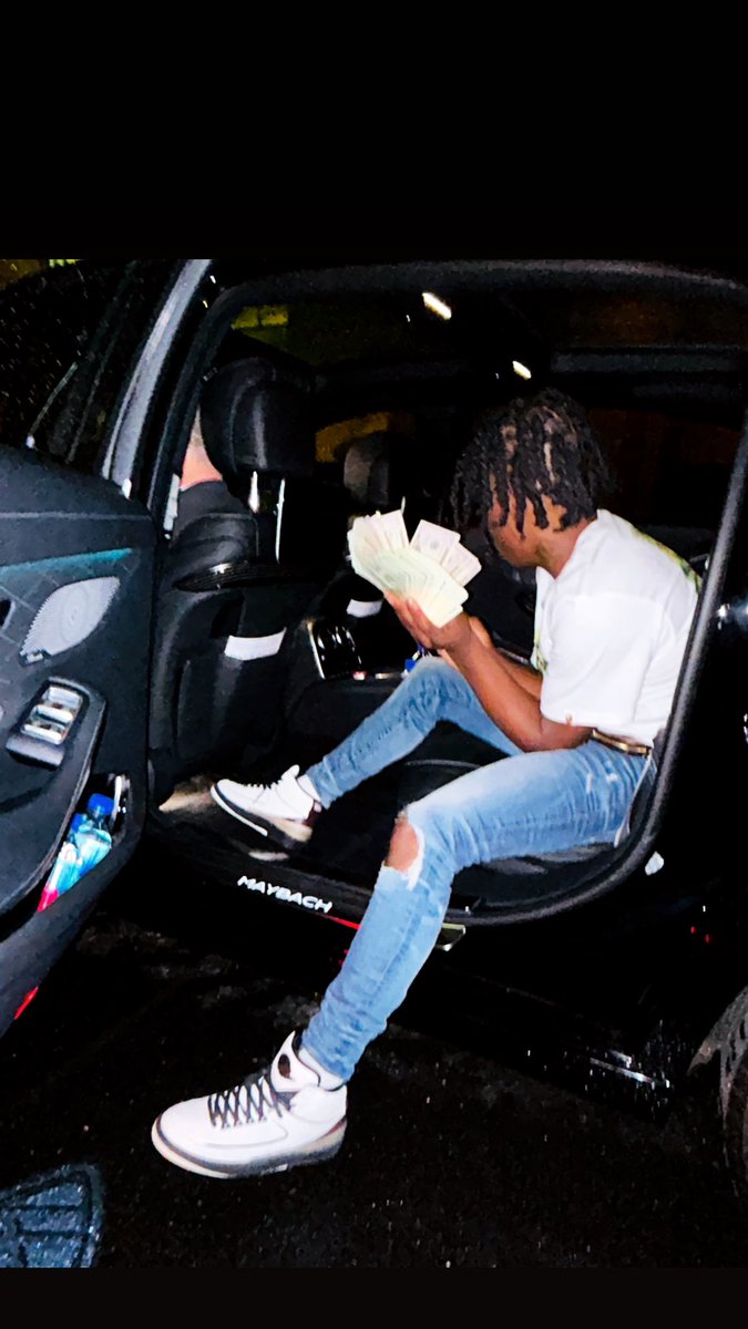 MrDracHim's tweet photo. I’m Da Back Of Da Maybach Feeling Like Diddy 🥶 #LLMOON https://t.co/qXDARrQg15