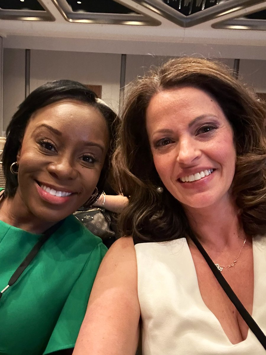 KerryKavanaugh's tweet photo. A couple of investigative journalist NewsMoms doing their thing @IRE_NICAR #IRE23 

💪🏼❤️@DaraleneJ https://t.co/HEA2CpxfVr