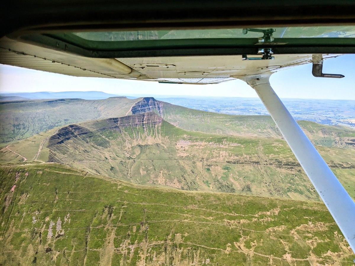 High burial places of the Early Bronze Age dead. 

Passing over the summits of #BannauBrycheiniog or the #BreconBeacons a week ago for @RC_Survey 

#AerialArchaeology