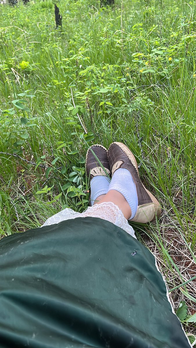 emeegiin ew xawgvi ewteixen gutal,nomgon deel ynziin taw tux medevvlj bn aa