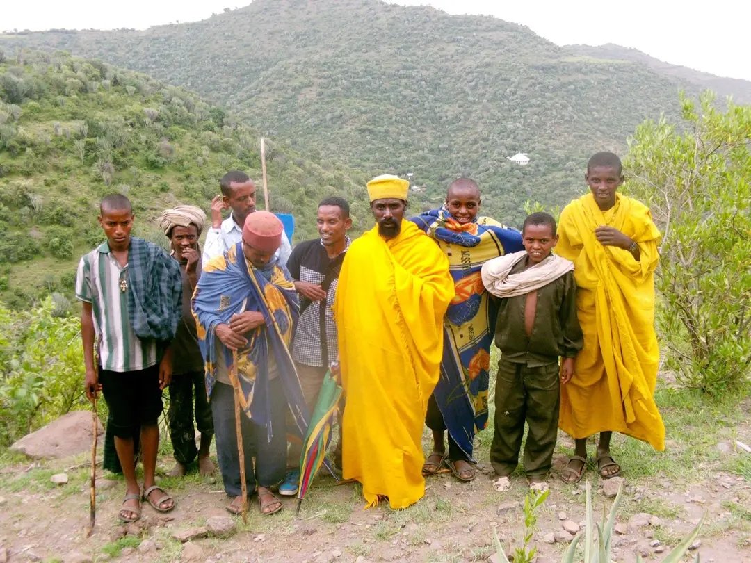TadeleTibebut's tweet photo. እዛ ከተራራው የወገብ መሃል በደን ተከባ የምታዪት ቤተክርስቲያን #ሳይኮ_ኪዳነምህረት ትባላለች።  በደቡብ ጎንደር ዞን እብናት ወረዳ ትገኛለች። የተተከለችው ከሸዋ ቡልጋ በመጡት አባ መቅደሰ ክርስቶስ በ1587 ዓ.ም ነው። https://t.co/sNh0RbubBf