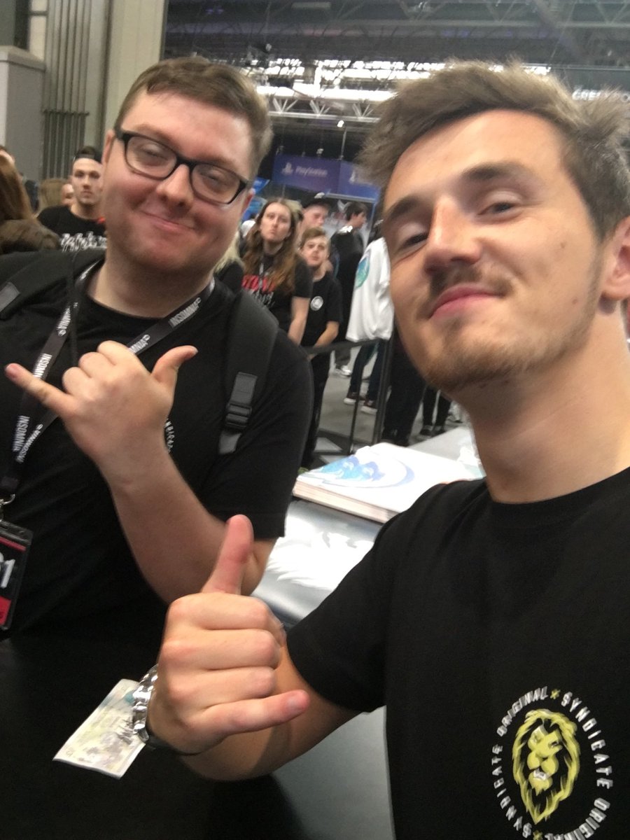 AdamCon04940736's tweet photo. Happy birthday @Syndicate, just found some awesome photos from insomnia in 2017 https://t.co/r0598L5Okg