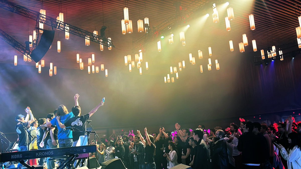 yalesong's tweet image. What a fun night! Thank you everyone who came to the show. You guys totally rock! 🤘#CVPR2023