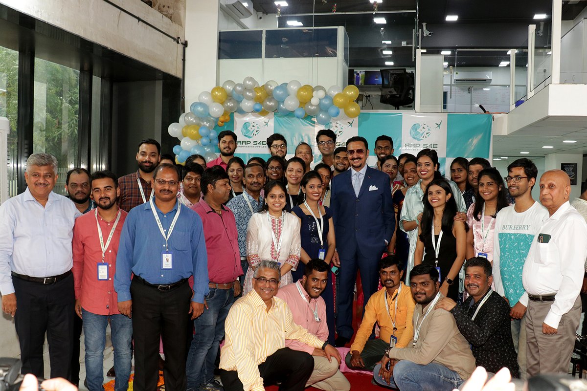 RRPS4E's tweet photo. An incredible event at RRP S4E Innovation! Bollywood actor Gulshan Grover inspired our team with his journey and message of perseverance.
#MotivationalTime #Inspiration #NeverGiveUp #GulshanGrover #RRPS4EInnovation #Success #EmployeeEngagement https://t.co/GTvz4sL4MC