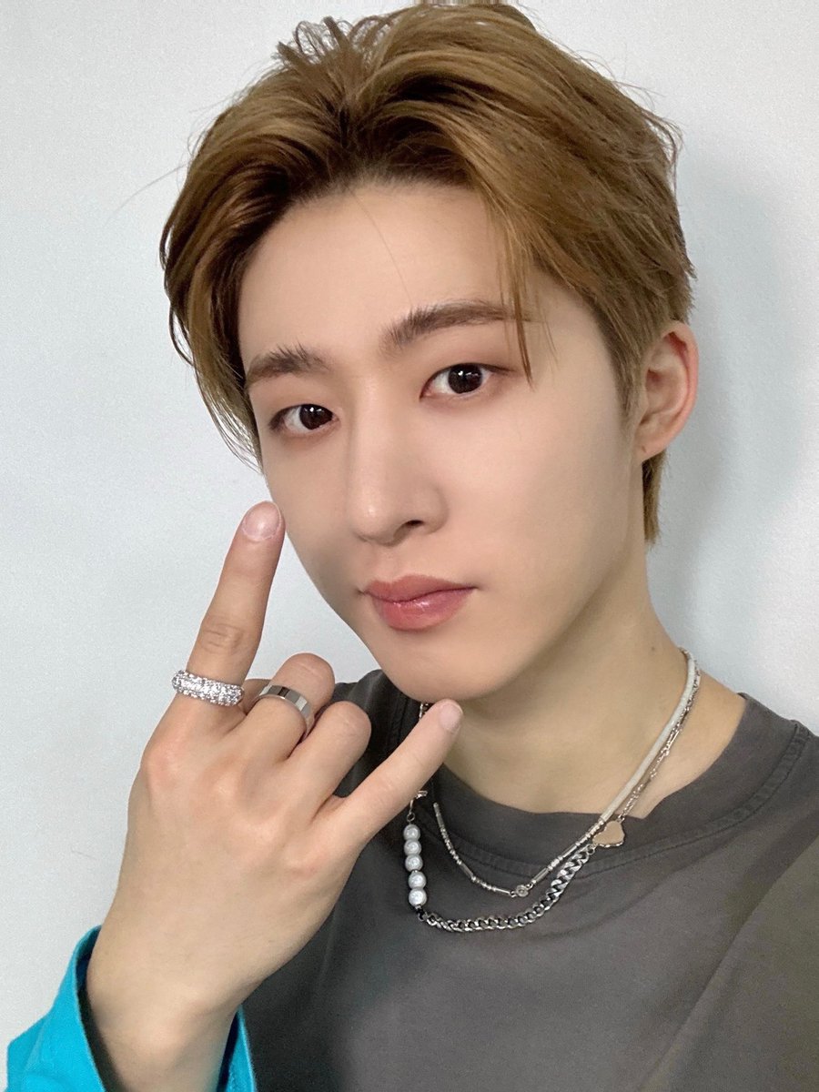 BI_131official's tweet photo. #bcut 한빈이 활력소는 무대에서 함께해주는 🆔의 환호🔥 아이디와 함께라면 잠깐이 아니라 오래 수줍을 거야💕

#BI #비아이 #131Label https://t.co/AN8bLg04zI