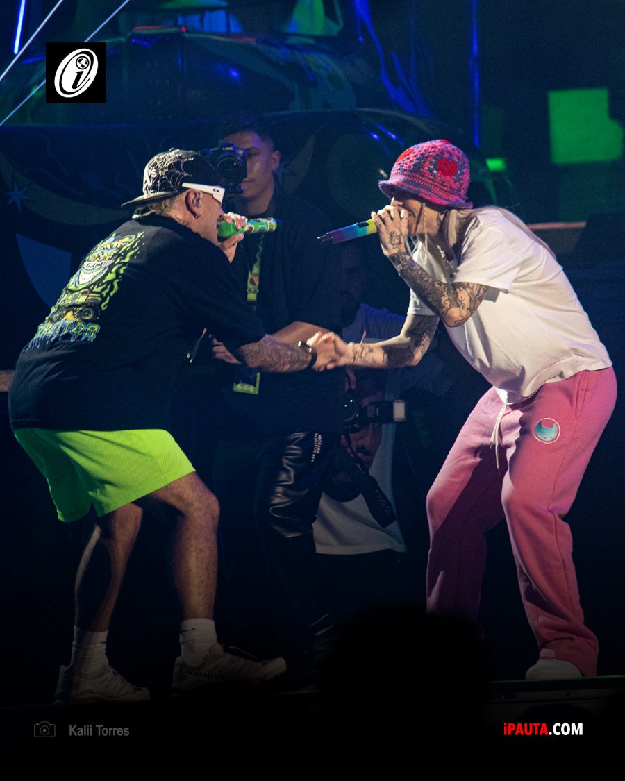 iPauta's tweet photo. Primera función de Feid (@ferxxo4) en el Choliseo ✔️. Invitados Young Miko y Yandel 💚 (📸 @KaliiTorres) #iPauta #Feid https://t.co/zWl8Hpi0rT