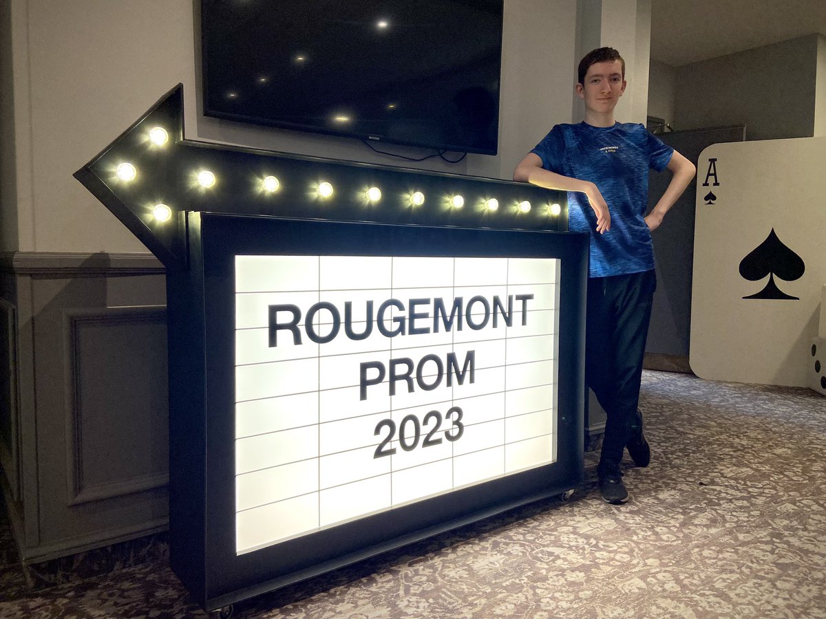 How funky are these giant light up Dice?
Prom Decor, set up for #year11prom <a href="/RougemontSchool/">Rougemont School</a> <a href="/TheCelticManor/">Celtic Manor Resort</a> Coldra Court.