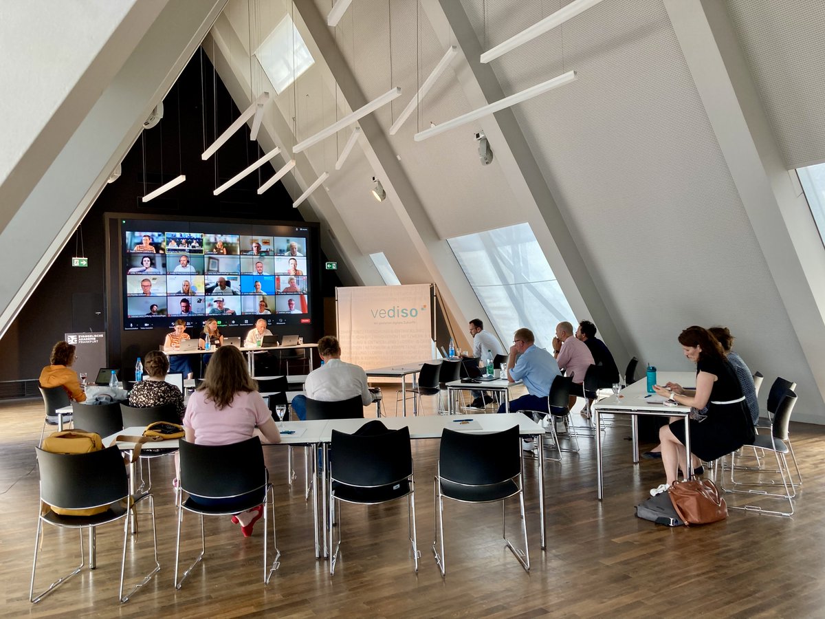 "Der Zukunftsraum ist (gestaltungs)offen." - C. Daheim. In der #vediso MV haben wir für vediso und die #Sozialwirtschaft #Zukunftsthemen präsentiert. 

Vielen Dank auch an T-Systems, die unser Netzwerkevent als Sponsor unterstützt.

#SozialwirtschaftKannMehr #Digitalisierung