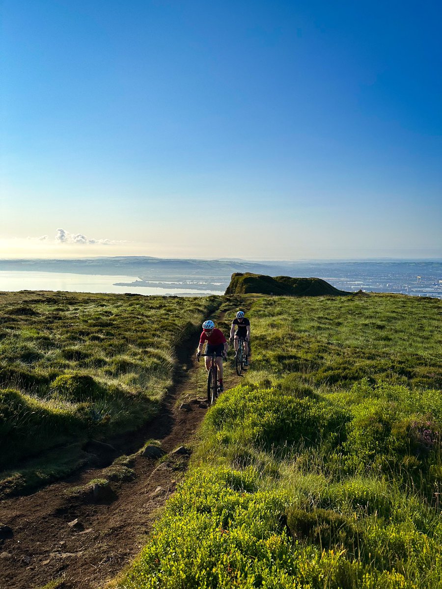 It’s days like this that will make every 5:30am alarm call feel worth while. 30 mins, 15km and 450m of elevation gain from Belfast City centre is all it takes to scale Cave Hill.. Bikes are class. 
📸 Michael Chambers