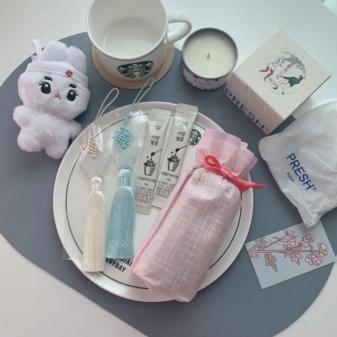 사숙이 유령문을 통해서 선물을 보내줬어요ദ്ദിᐢ. .ᐢ₎ 