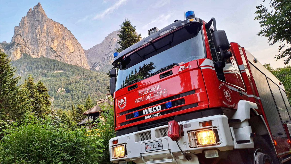 • Wir wünschen all unseren Freunden ein 
schönes Wochenende • 🚒 #freiwilligefeuerwehr 
#südtirol #jederzeiteinsatzbereit • Vi auguriamo un buon fine settimana • 🚒 #vigilidelfuocovolontari #altoadige 
#ovviamentepervoicisiamosempre