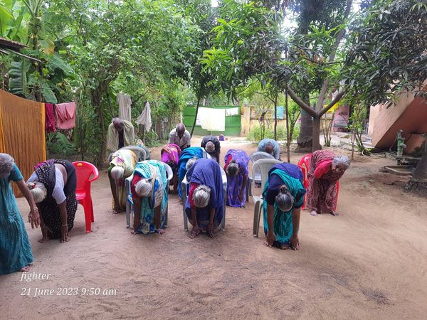 Tamilnadu Elderline’s Field Response Officer Conducted a program on World Yoga Day in the Gramiya Social Welfare Old Aage Home.
District: Thiruvarur
#dial14567 #elderline #TamilNaduGovernment #oldagehomevisit #seniorcitizenlife #SocialWelfareDepartment #saveelder #amtex