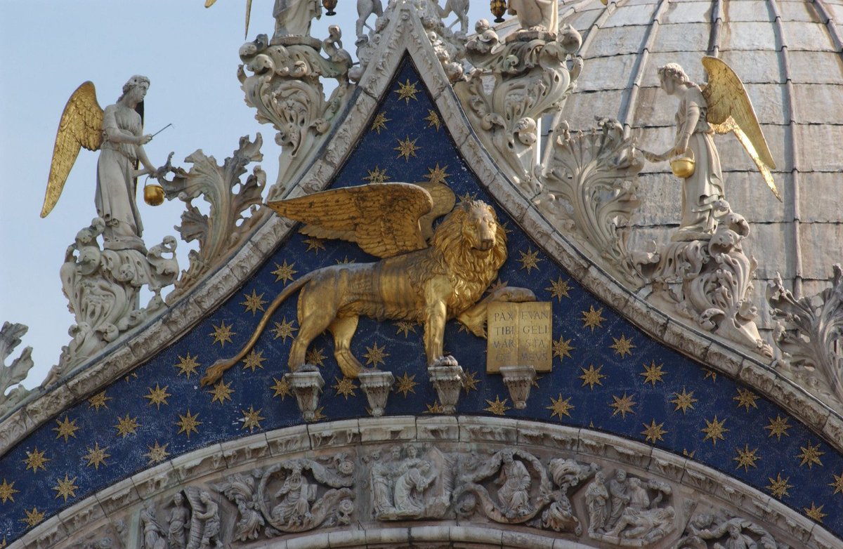 SimonVenturini's tweet photo. #VENEZIA • Oltre 3 milioni di euro per curare le ferite della Basilica di #SanMarco!
A breve scatteranno i #restauri necessari dopo le gravi conseguenze dell'Acqua Granda del 2019: sarà uno dei più grandi cantieri di questo tipo mai partiti in #Italia, finanziato da @MiC_Italia https://t.co/Nu0fC8IlT6