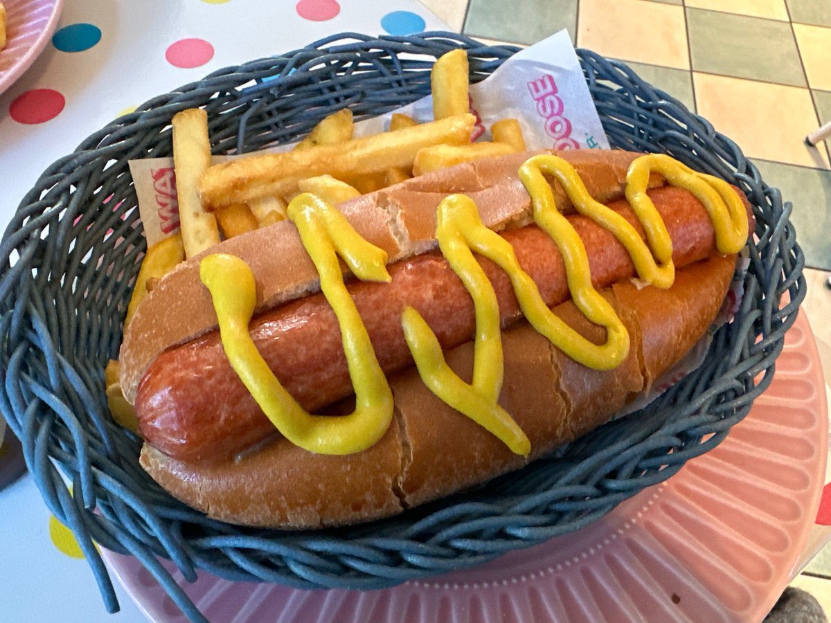 The Dawg without tomato sauce, with an Apple & Root Ginger Hillbilly Cider. (@ The Wayzgoose Diner in Leura, NSW) swarmapp.com/c/fI57KqeBw43