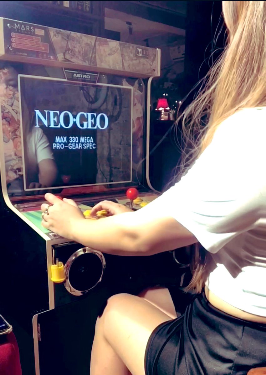 Today I’m a NEO girl ❤️ 

#neogeo #SNK #arcade #gamergirl #retrogaming