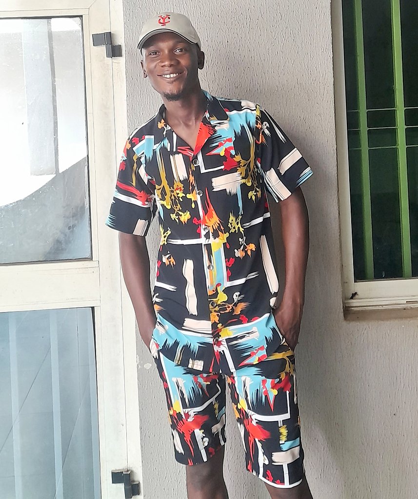 seyiarowosebe's tweet photo. What if I told you that my fashion designers are women? A woman buys the fabrics, another woman makes the magic. #VanityFriday https://t.co/QJLtcvg4XP