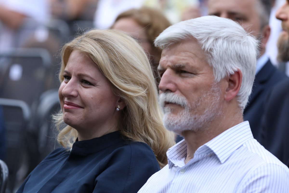 BrnenskyDenik's tweet photo. Prezidenti 🇨🇿a🇸🇰 republiky @prezidentpavel a @ZuzanaCaputova se setkali na symbolickém místě v #Brno. Tam, kde #Klaus a #Meciar před 31 lety dohodli rozdělení #Ceskoslovensko. A odpovídali i na otázku, zda k sobě patříme, nebo ne⏩https://t.co/KIuLANAAMf
@meetingbrno #Tugendhat https://t.co/TZ7ObIXWb5