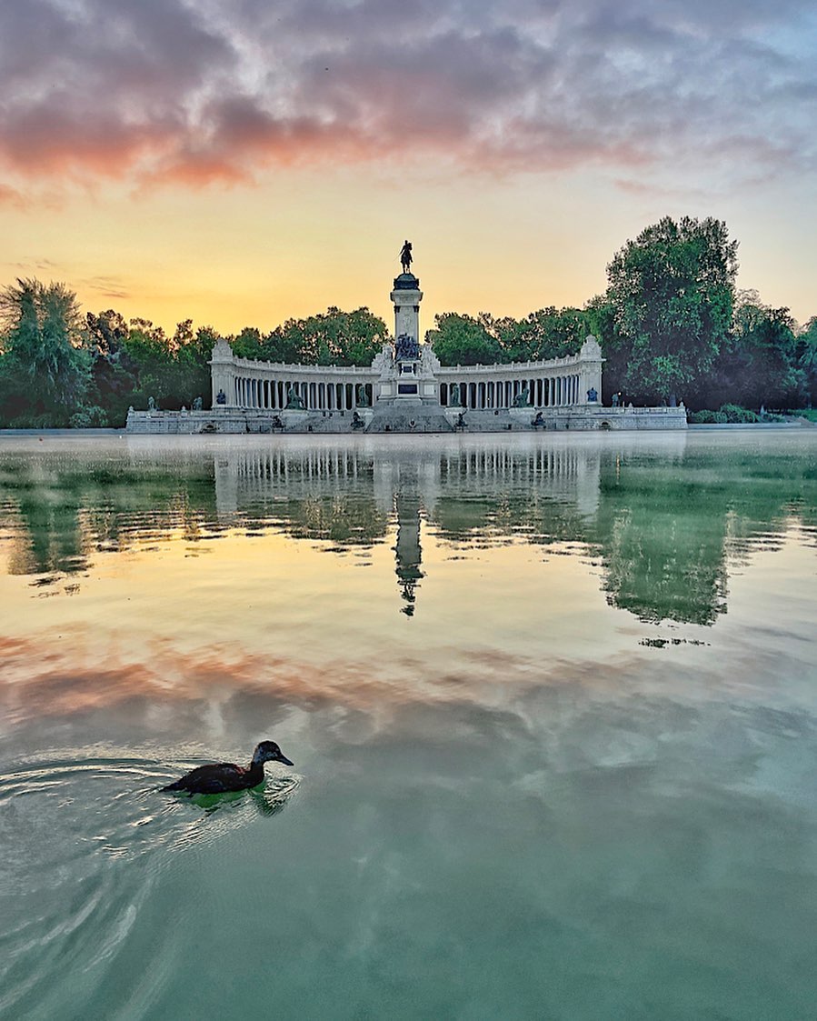 #AntonelloDellanotte @adellanotte
#ElCronistaDelRetiro #RetiroExperience #PatrimonioMundial #Paisajedelaluz
#Madrid #ElParqueQueTeHabla #ParquesHistoricos #ViveElRetiroCuidaElRetiro #Cultura #Arte #Historia #Naturaleza #Fotografia #Divulgacion 
El Estanque Grande del Buen Retiro.