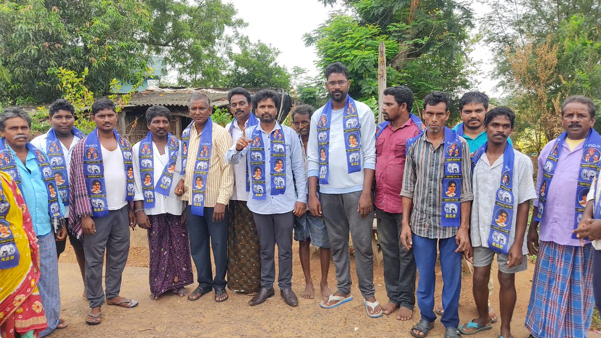 bsp_ts's tweet photo. బొడ్రాయి సాక్షిగా ప్రమాణం చేస్తున్నాము @RSPraveenSwaero ను CM ని చేస్తాము. - మేడివాయి గ్రామస్తులు. చర్ల మండలం మేడివాయి గ్రామంలో పలుకుటుంబాలు గురువారం నాడు బహుజన సమాజ్ పార్టీ లో చేరారు. ఆ పార్టీ చర్ల మండల అధ్యక్షుడు కూరపాటి వీర్రాజు ఆద్వర్యంలో. #BSP4TS @BITCELL_BSP @BSP4Telangana https://t.co/Vh8NtckJAU
