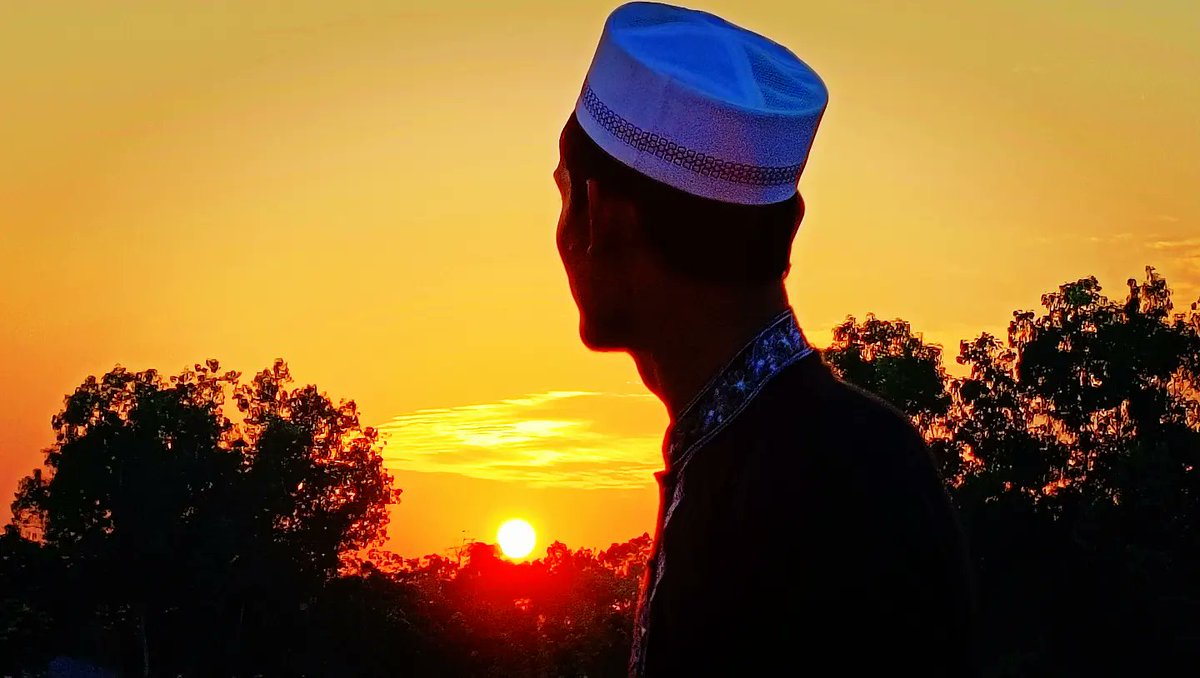 rosayedalamskd's tweet photo. Amazing sunset view 😳
It's okay that now the sun is setting but remember that, it means you are giving another chance to review what you have done for your community and ethnic till yet.
#Rohingya
#Refugeecamp
#sungoingdown
#sunsetphotography
#sayedphotography https://t.co/czoda5Uw4a