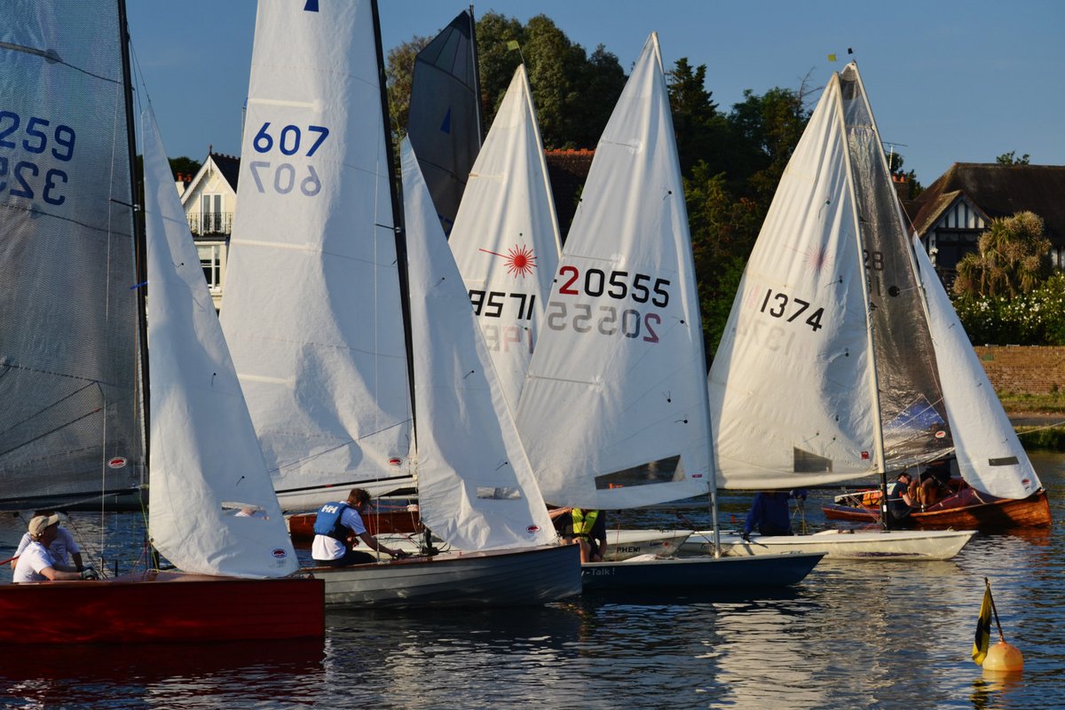 Tamesis_Club's tweet photo. One of the pleasures of summer is Thursday evening racing on the Thames.
#ilca #laser #merlinrocket #sailingclub https://t.co/RzacsA8Gz1