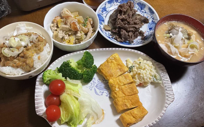 実家から持ち帰った古い掲載誌を読みながら昼ごはん。大宮直依先生の格闘漫画いいなぁ。