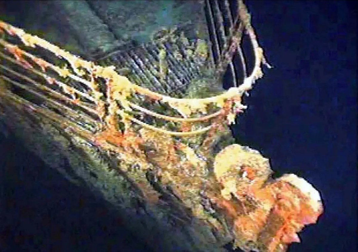 Mi3Napper's tweet photo. The US deep-sea submersible, which went missing on its way to inspect the wreckage of the Titanic, has suffered a #CatastrophicImplosion " near the wreck site, killing all five crew members. #泰坦 https://t.co/GNe8CkIwIQ