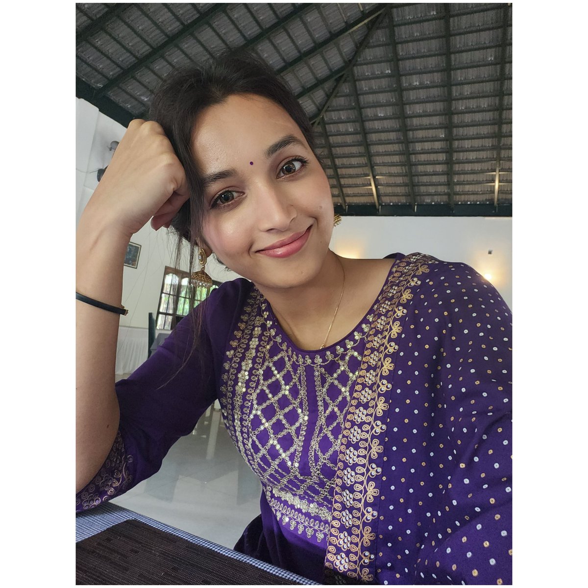 That's my 'waiting for the food' face 🫡🍛🪻