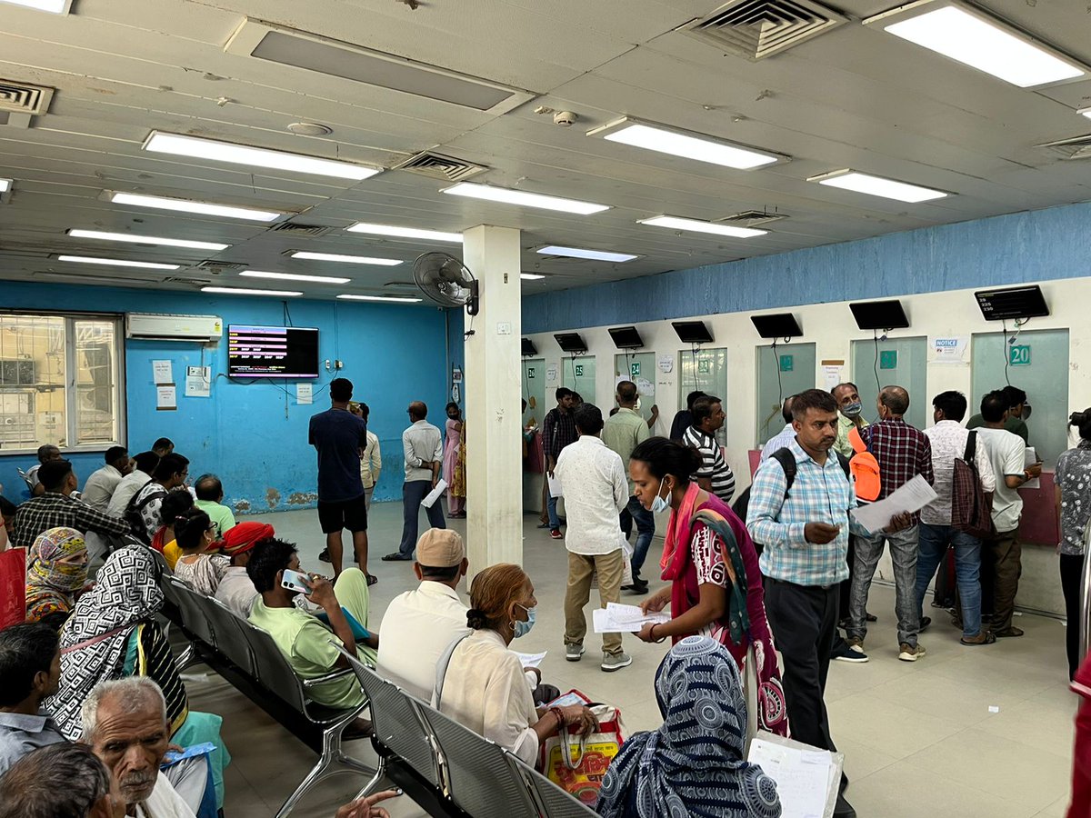 aiims_newdelhi's tweet image. AIIMS, New Delhi offers #AMRIT Affordable medicines and reliable implants to patients in a completely air conditioned environment with comfortable patient seating at our New RajKumari Amrit Kaur OPD
#PocketFriendly #HealthCare
#PatientFirst
We have three AMRIT outlets on campus