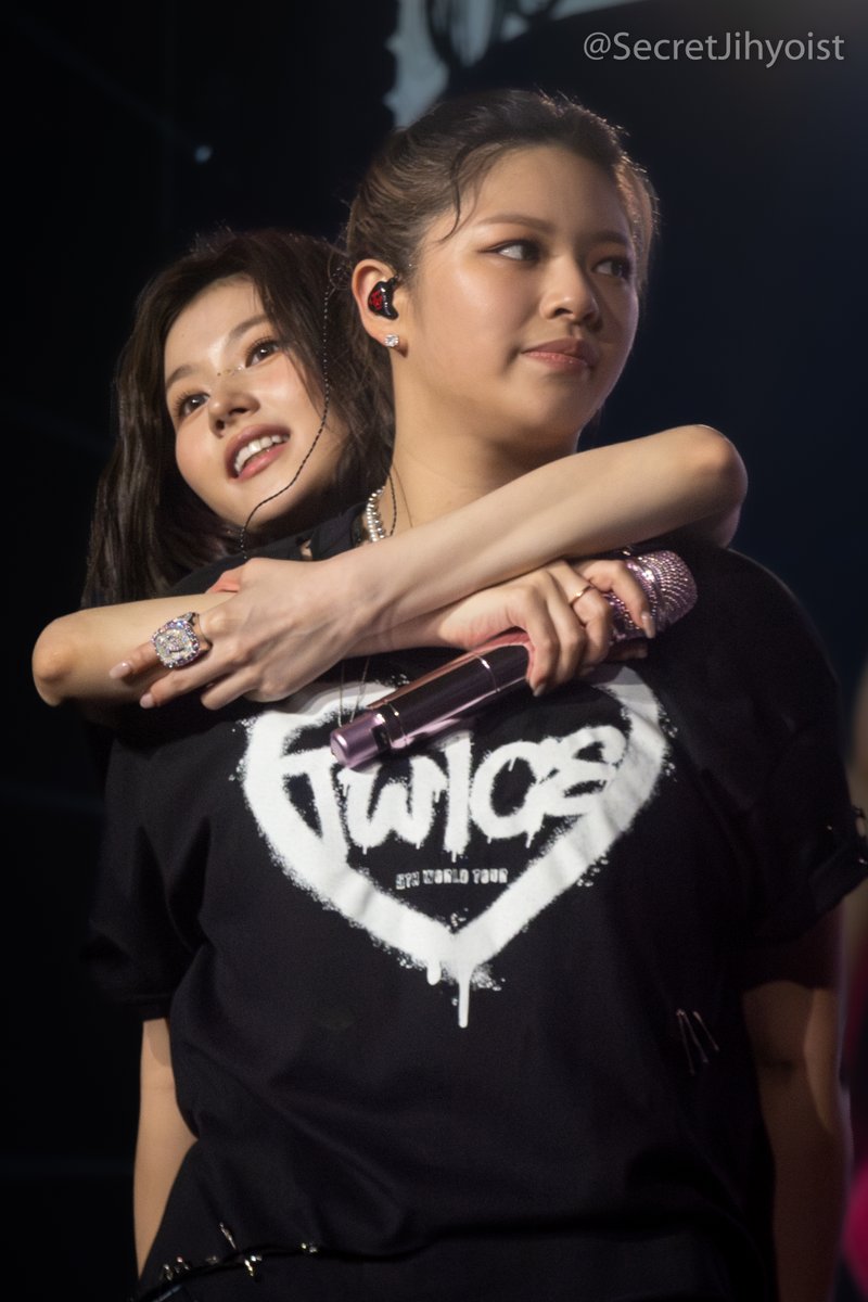 #TWICE_5TH_WORLD_TOUR #트와이스 #READYTOBE #TWICE_5TH_WORLD_TOUR #TWICEinDALLAS #TWICE_5TH_WORLD_TOUR_IN_DALLAS #JEONGYEON #정연 #SANA #사나